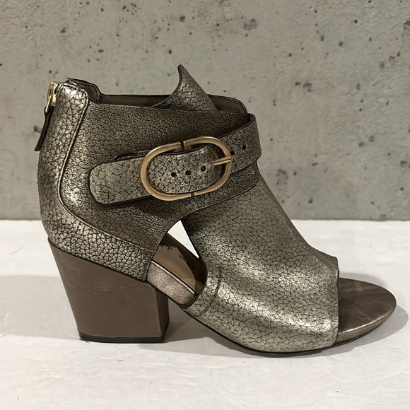 Naked Feet Soft Gold Lyra Leather Peep-Toe Bootie Size 8.5 - Picture 2 of 10